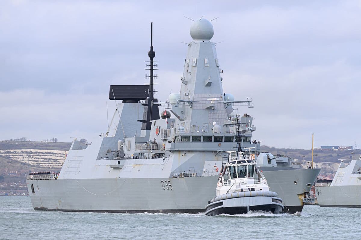 UK Moves Warship to Middle East for Potential Hormuz Mission