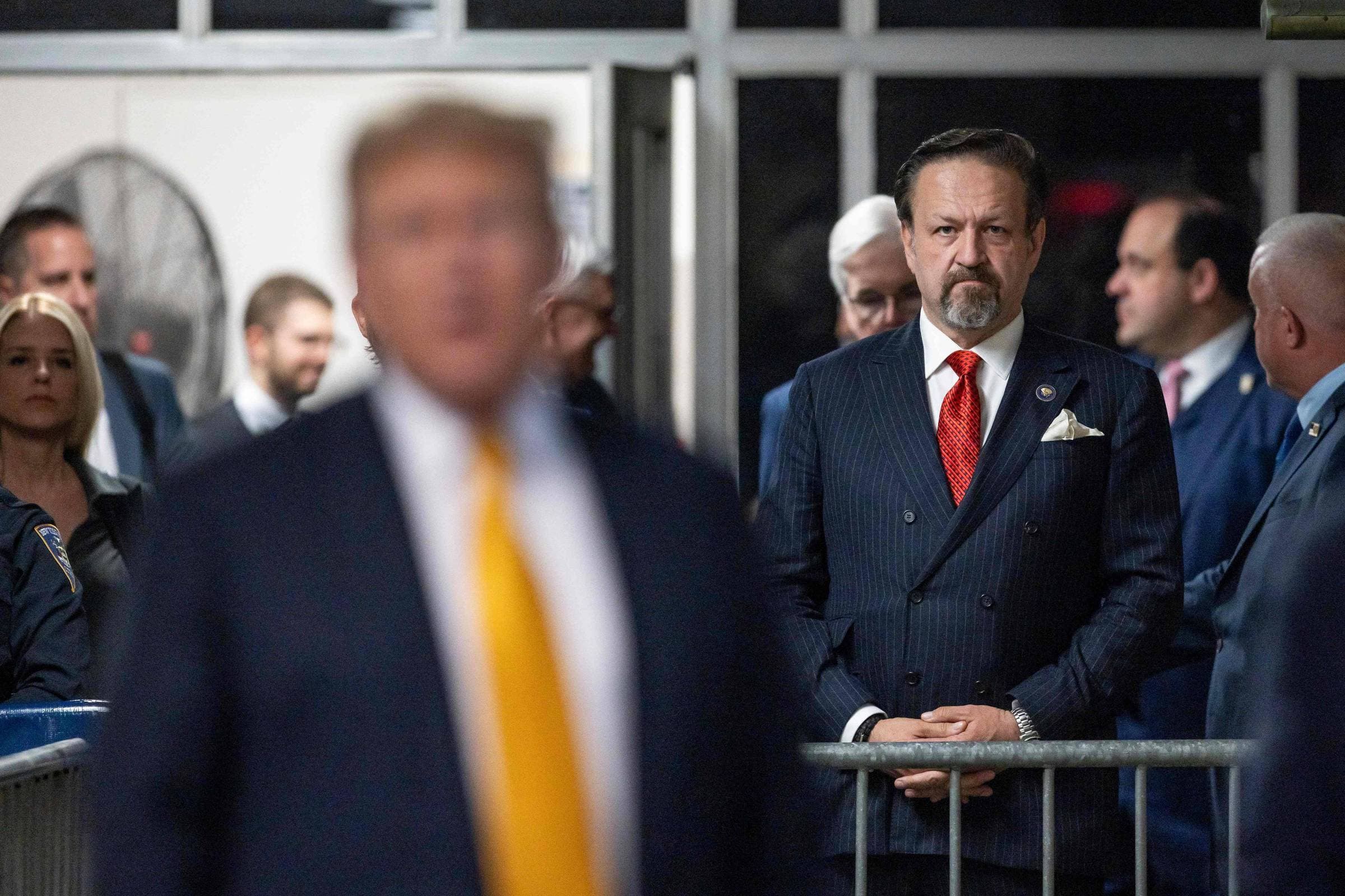 Trump assina decreto que redefine terrorismo e coloca cart�is como alvo n�mero um dos EUA
