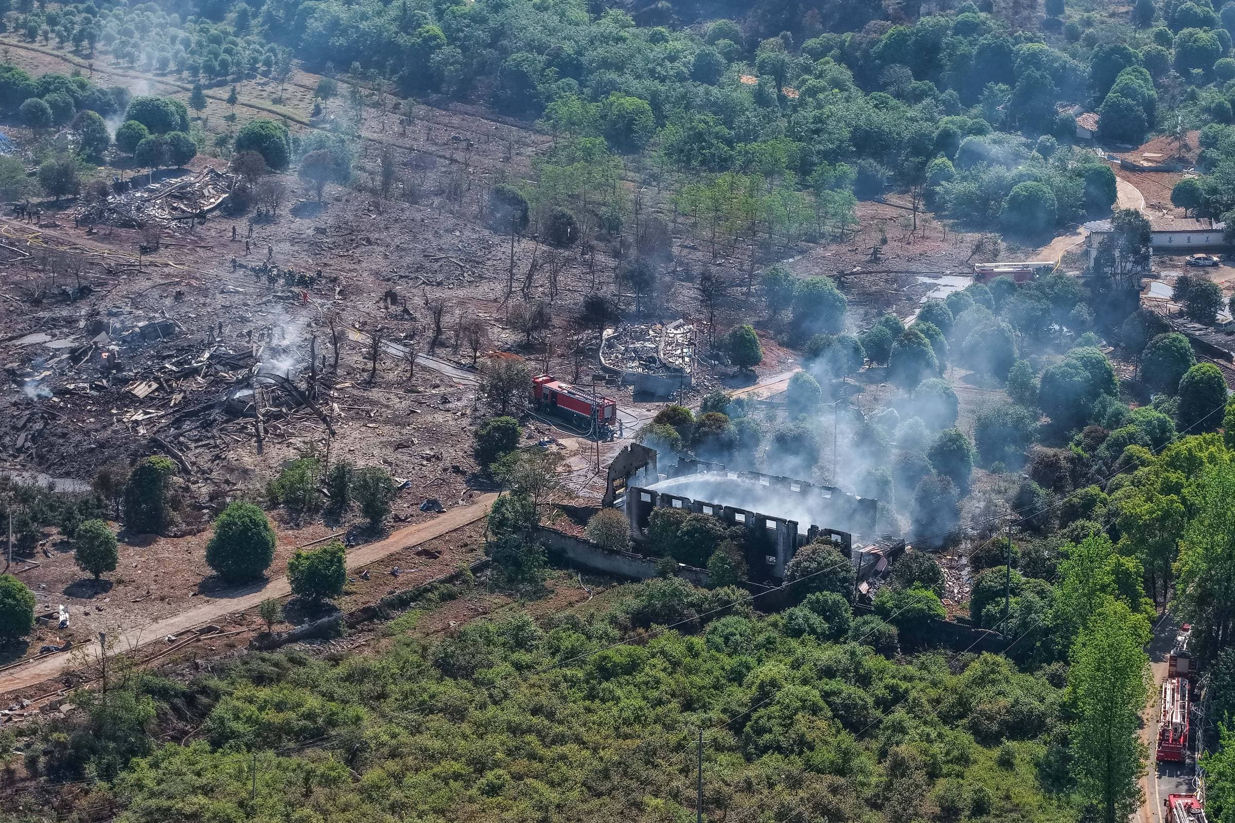 N�mero de mortos em explos�o de f�brica de fogos na China sobe para 37