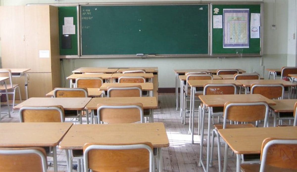 La prof disabile licenziata per troppe assenze per malattia, l’ultima beffa sugli stipendi: perché rischia di ridare 18mila euro