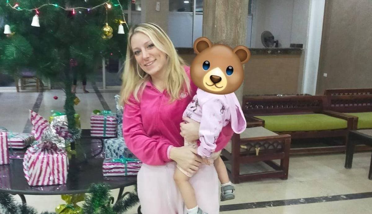 Nessy Guerra condannata per adulterio in Egitto. La denuncia del marito violento, che non lascia sbloccare il passaporto della loro bimba di 3 anni