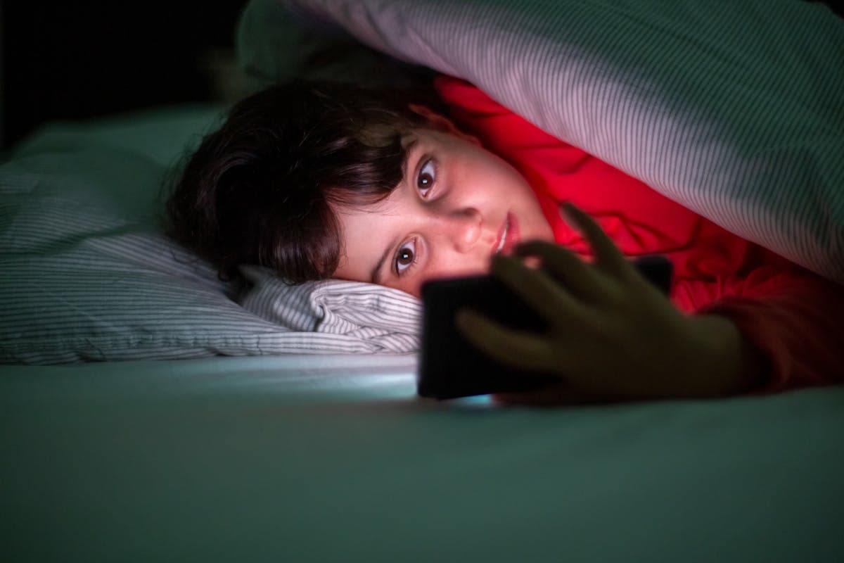 Stop alle confidenze emotive tra minori e AI, arriva la proposta di legge. La psicologa Pigozzi: «Vi spiego perché non basta» – L’intervista
