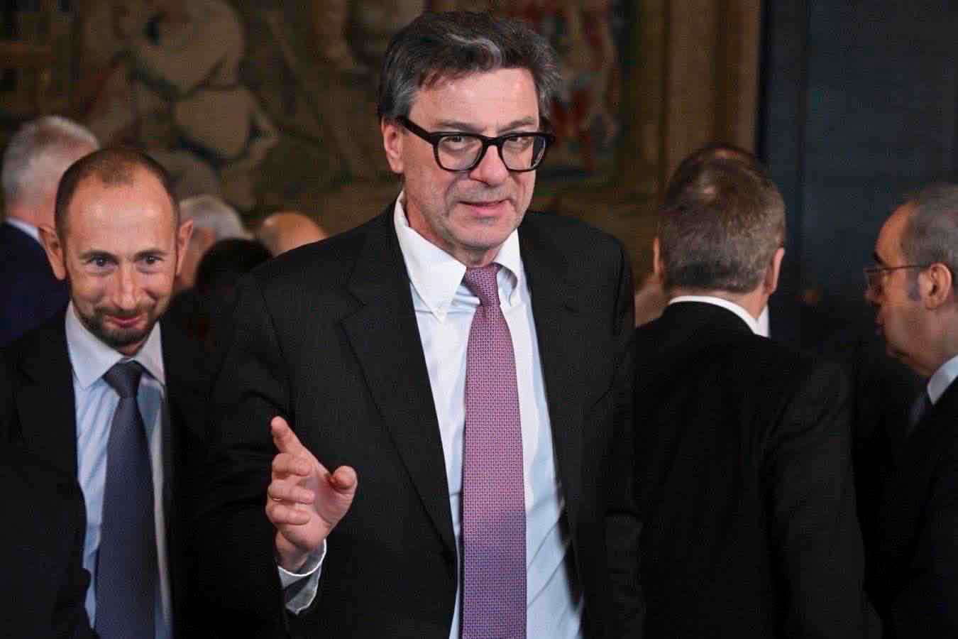 Giorgetti e lo sfogo sulle regole Ue: «Si preoccupano della Difesa, ma non della crisi energetica». E rivendica: «Conti in ordine senza austerità»