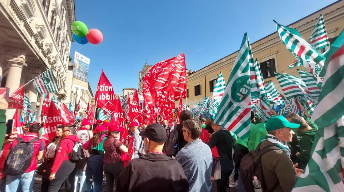 Cos’è il salario giusto che il governo approverà stasera e perché l’idea di Meloni potrebbe piacere a Maurizio Landini