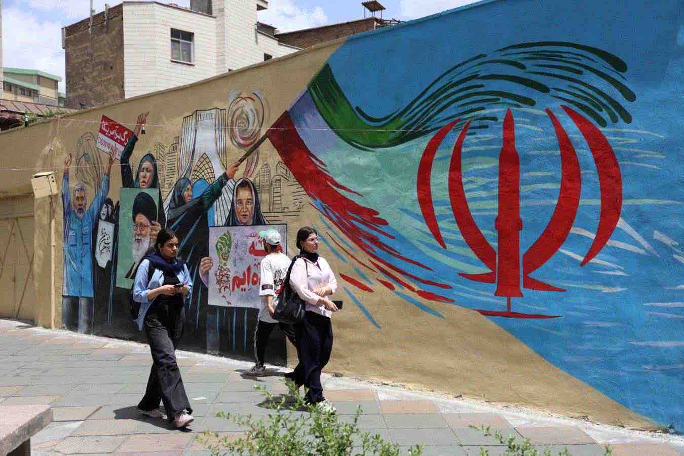 Alta tensione su Hormuz, Fox: «Usa attaccano petroliere iraniane». Teheran accusa: «Tregua violata», Trump: «Solo un colpetto» – La diretta