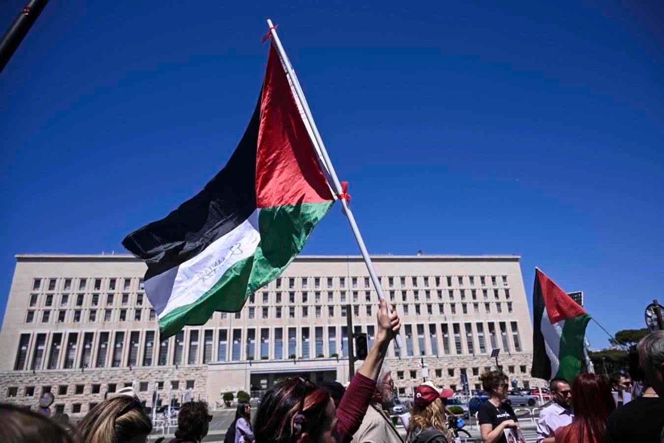 La Global Sumud Flotilla trascina l’Italia davanti alla Cedu: «Doveva proteggere gli attivisti». E intanto la missione si prepara a ripartire