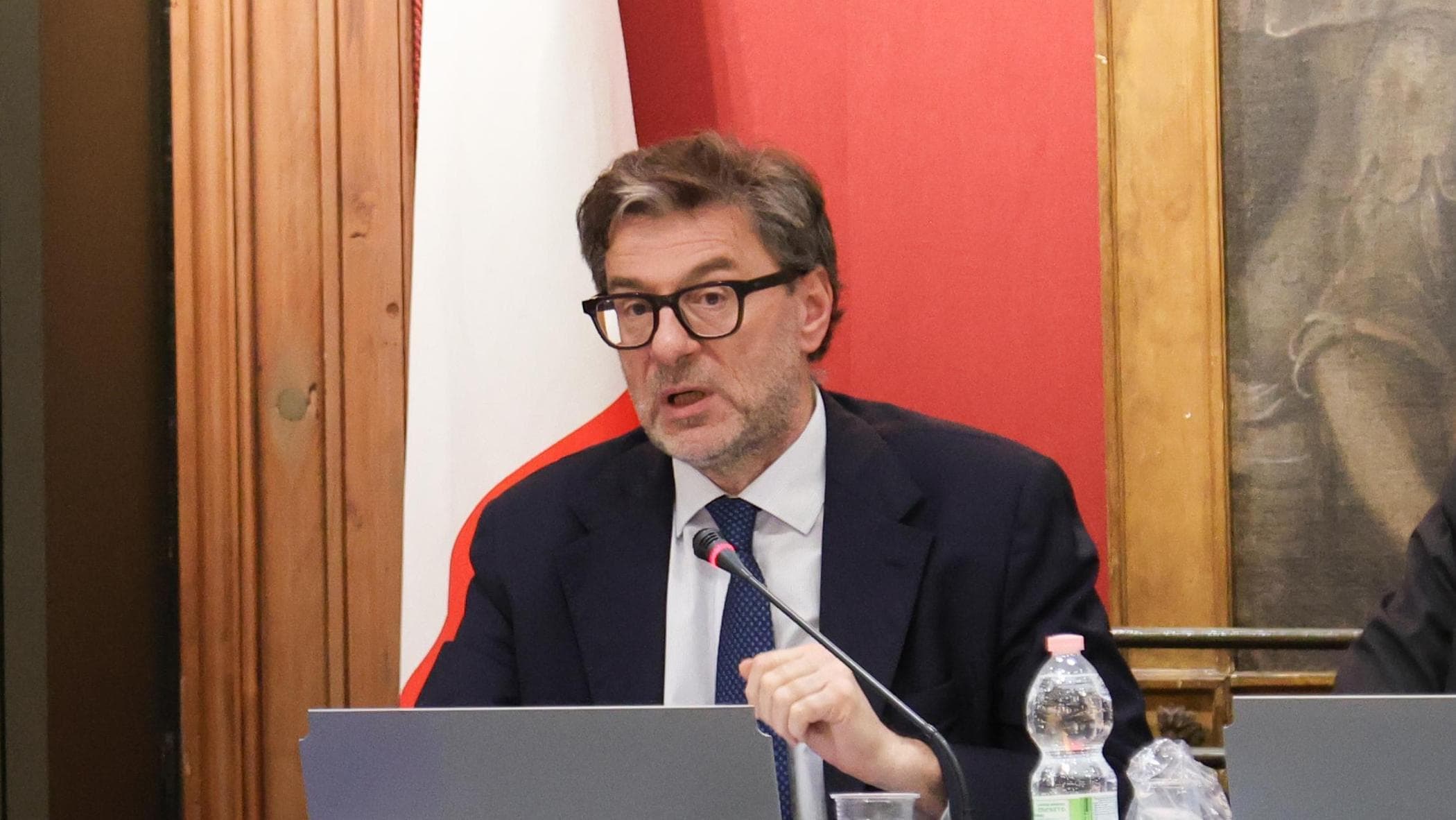Dfp, Giorgetti: “Ridotto il deficit senza ricorrere a manovre restrittive”
