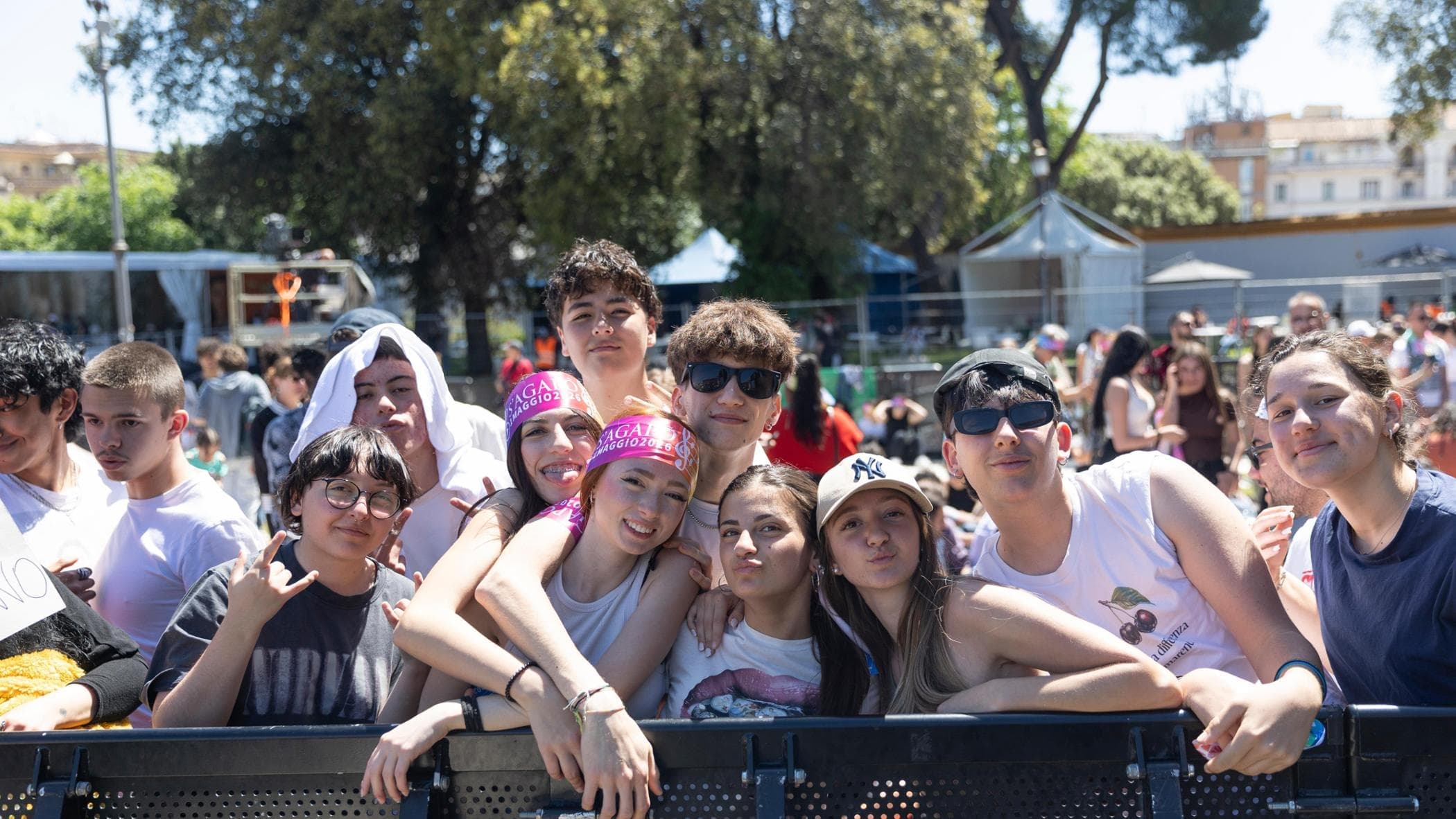 Concerto Primo maggio a Roma, al via le esibizioni. E i fan fanno festa a piazza San Giovanni